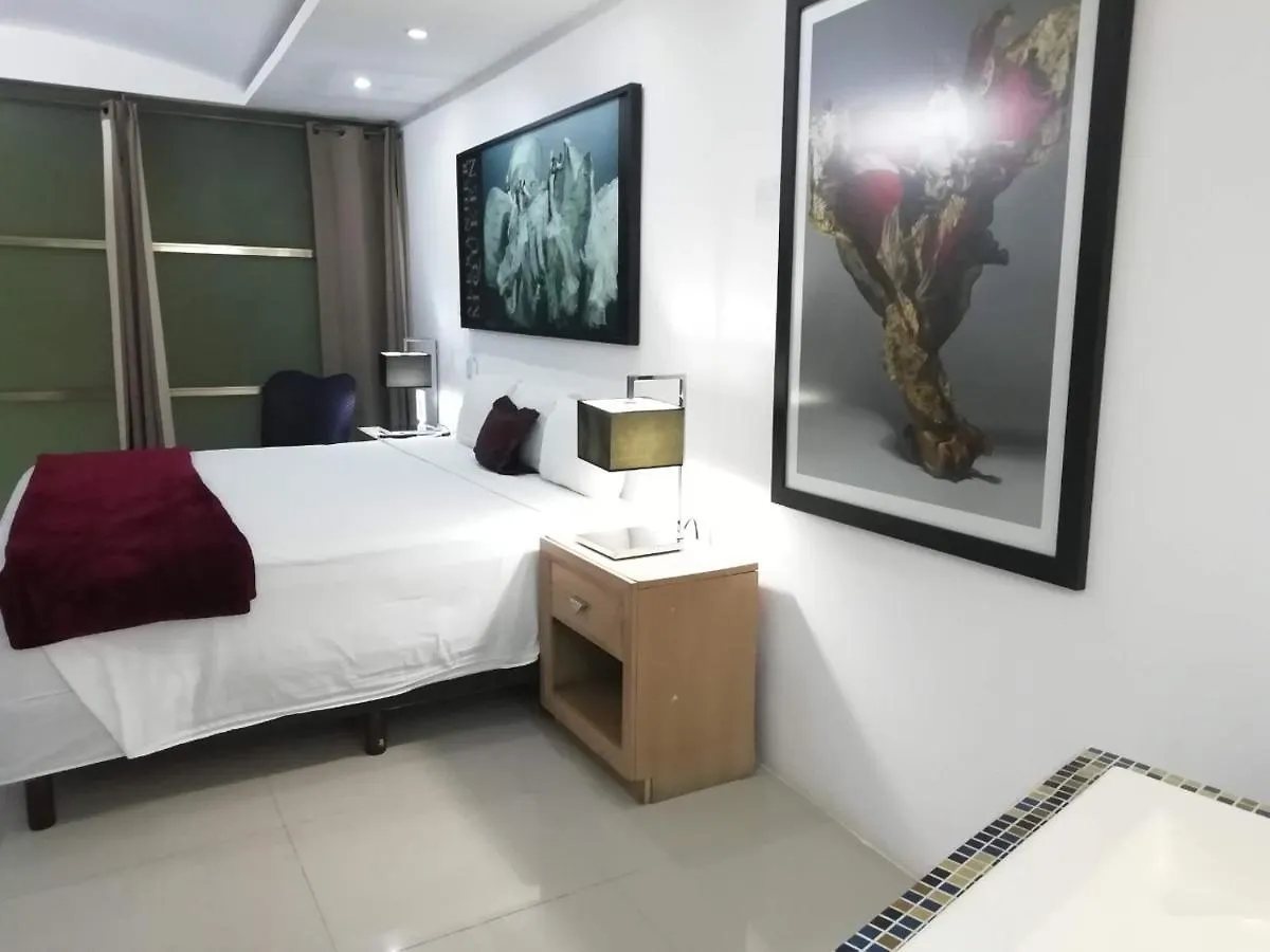 Essenzia De Cancún 3*,